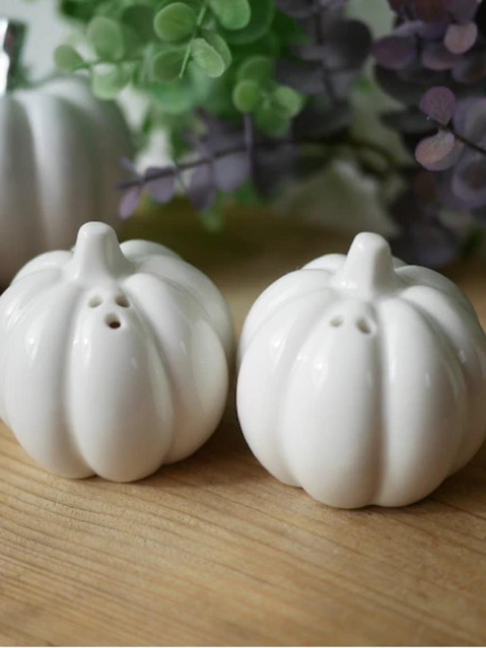 BNIB Talking Tables Ceramic Pumpkin Salt & Pepper Shakers - White